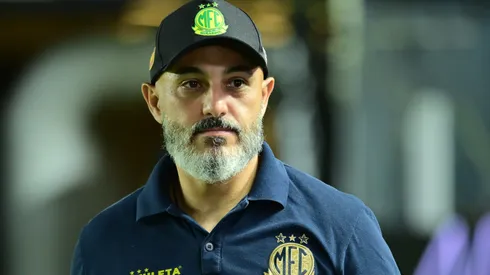 SP - SANTOS - 19/11/2025 - BRASILEIRO A 2025, SANTOS X MIRASSOL - Rafael Guanaes tecnico do Mirassol durante partida contra o Santos no estadio Vila Belmiro pelo campeonato Brasileiro A 2025. Foto: Jota Erre/AGIF