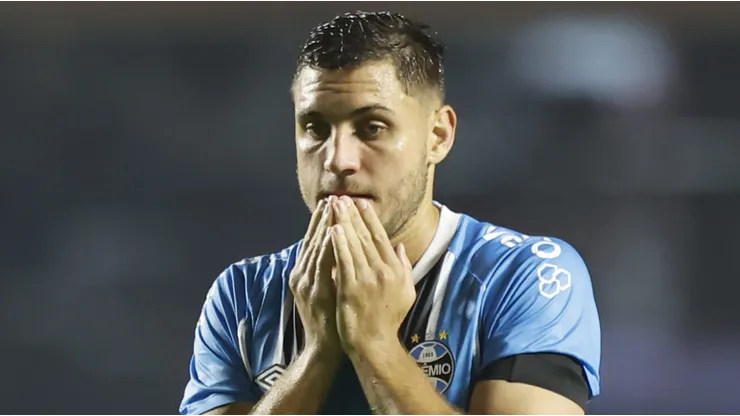 SAO PAULO, BRAZIL - MAY 17: Camilo of Gremio looks dejected following the team's defeat after a match between Sao Paulo and Gremio as part of Brasileirao 2025 at MorumBIS on May 17, 2025 in Sao Paulo, Brazil. (Photo by Miguel Schincariol/Getty Images)