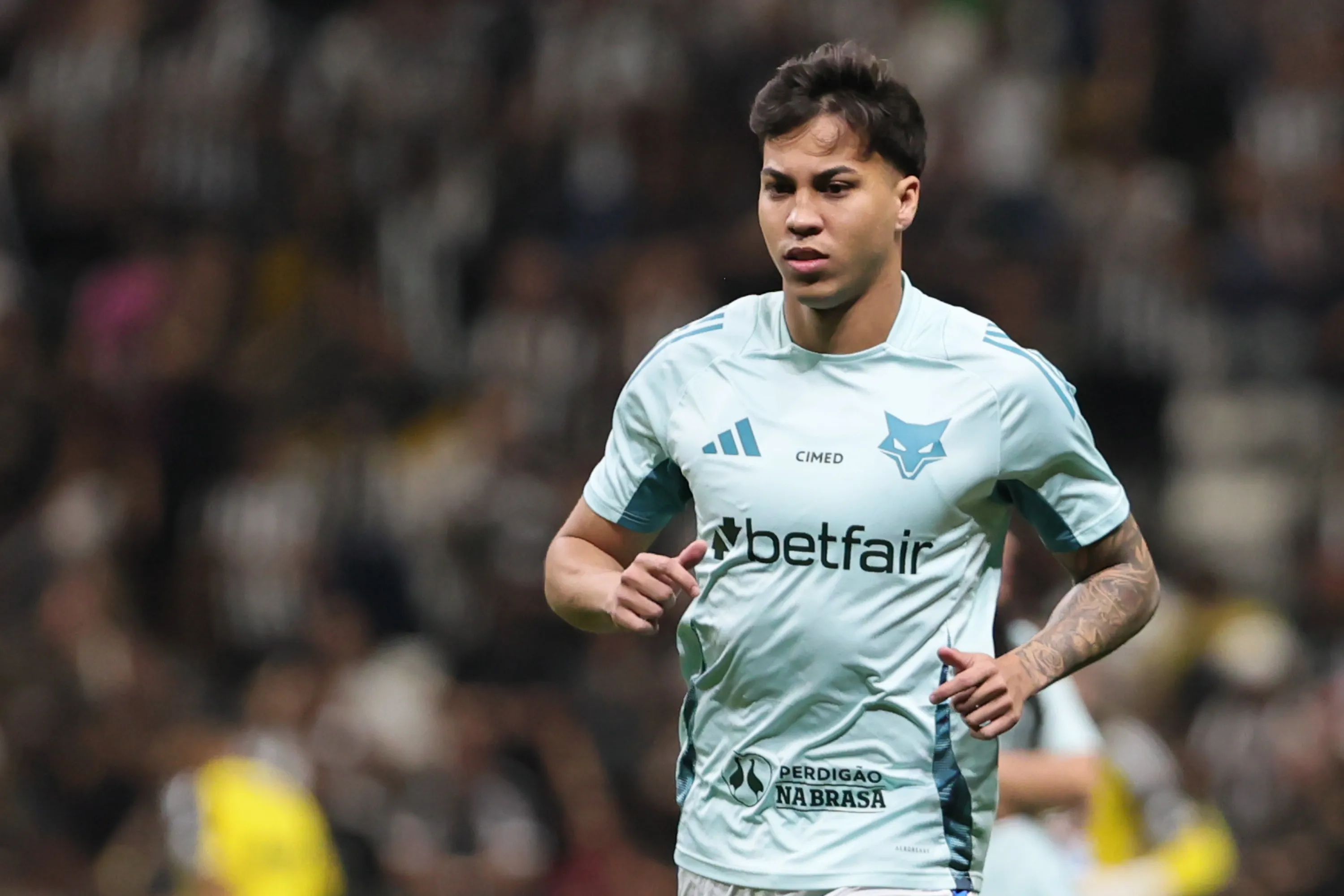 MG – BELO HORIZONTE – 27/08/2025 – COPA DO BRASIL 2025, ATLETICO-MG X CRUZEIRO – Kaio Jorge jogador do Cruzeiro durante aquecimento antes da partida contra o Atletico-MG no estadio Arena MRV pelo campeonato Copa Do Brasil 2025. Foto: Gilson Lobo/AGIF
