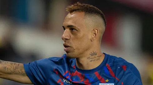 Breno Lopes durante confronto entre Bragantino x Fortaleza no Brasileirão de 2025.