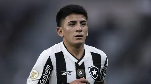 Thiago Almada jogador do Botafogo durante partida contra o Cuiaba no estadio Engenhao pelo campeonato Brasileiro A 2024. Foto: Jorge Rodrigues/AGIF