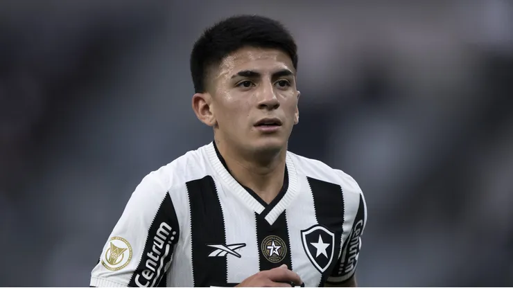 Thiago Almada jogador do Botafogo durante partida contra o Cuiaba no estadio Engenhao pelo campeonato Brasileiro A 2024. Foto: Jorge Rodrigues/AGIF