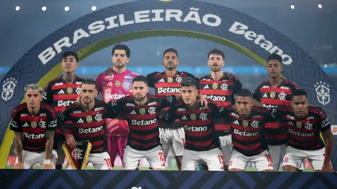 Jogadores do Flamengo posam para foto antes na partida contra Ceara no estadio Maracana pelo campeonato Brasileiro A 2025. Foto: Jorge Rodrigues/AGIF