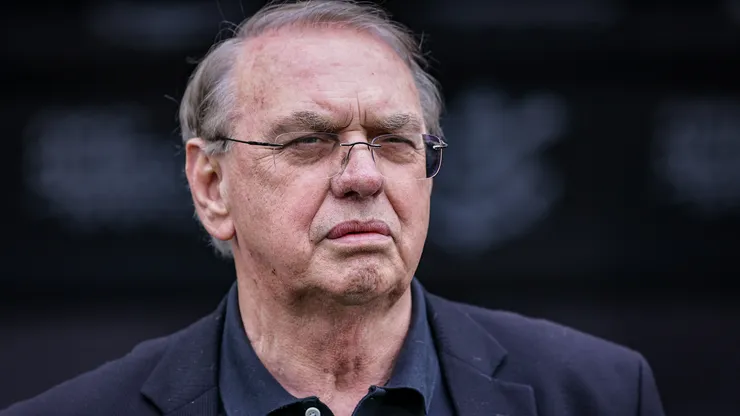 Osmar Stabile presidente do Corinthians durante aquecimento antes da partida contra o Ceara no estadio Arena Corinthians pelo campeonato Brasileiro A 2025. Foto: Fabio Giannelli/AGIF