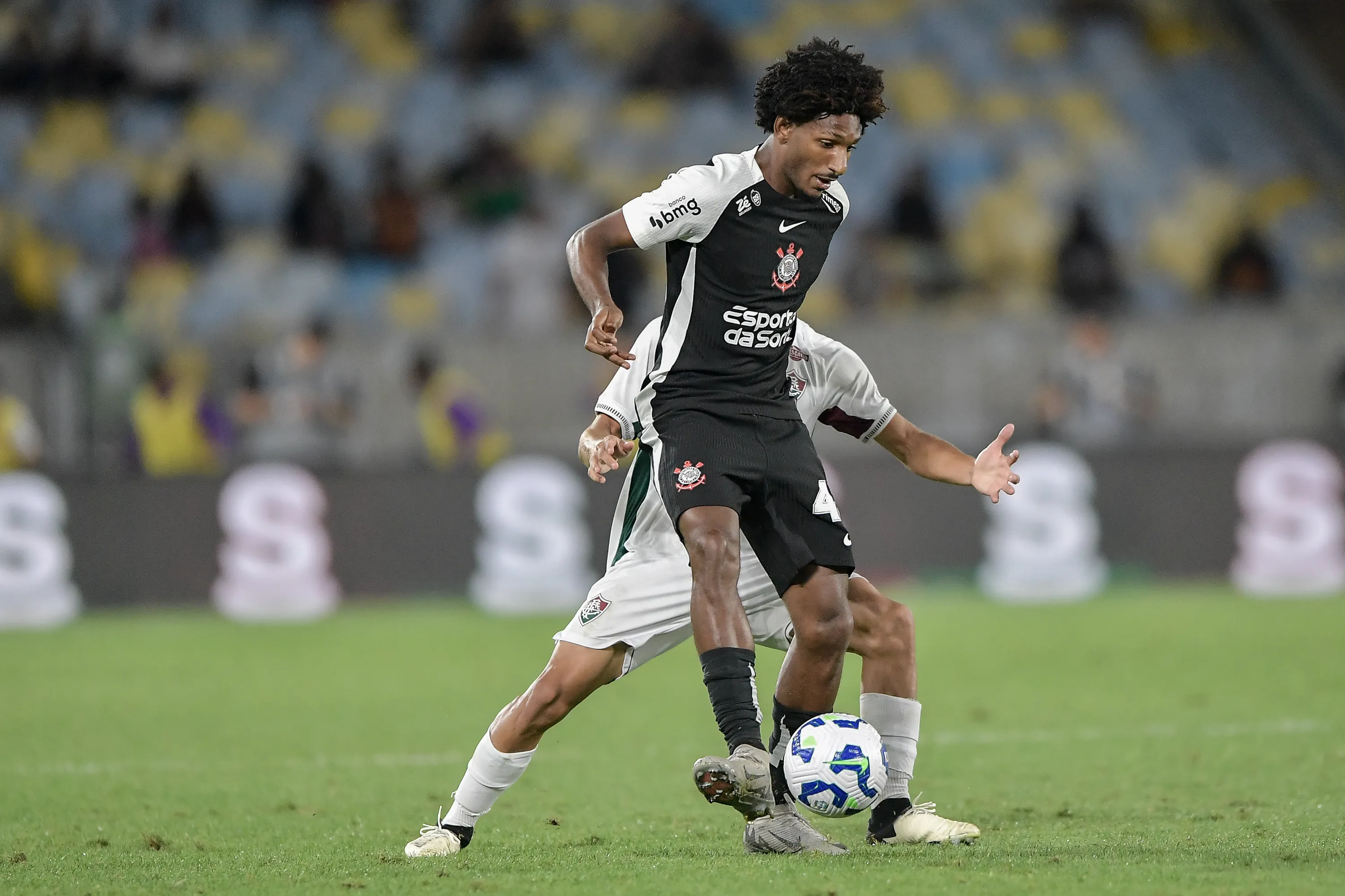 Talles Magno atuando pelo Corinthians no Brasileirão 2025. Foto: Thiago Ribeiro/AGIF