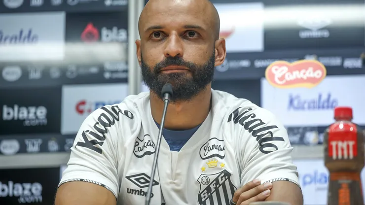 Thaciano, meia do Santos. Foto: Reinaldo Campos/AGIF