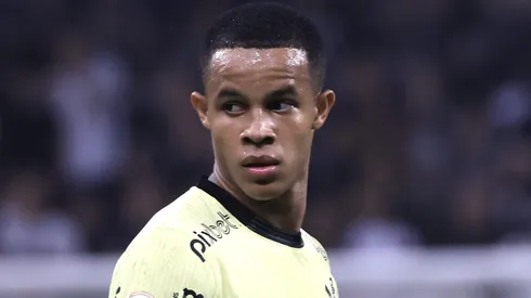 Pedrinho durante confronto entre Corinthians x Botafogo no Brasileirão de 2023.