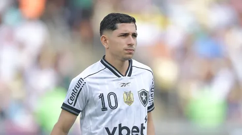 Savarino jogador do Botafogo durante partida contra o Fluminense no estadio Maracana pelo campeonato Brasileiro A 2025. Foto: Thiago Ribeiro/AGIF