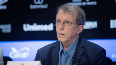 O presidente Odorico Roman fala aos jornalistas durante apresentacao oficial de Luis Castro como tecnico do Gremio em coletiva de imprensa realizada no Arena do Gremio. Foto: Maxi Franzoi/AGIF