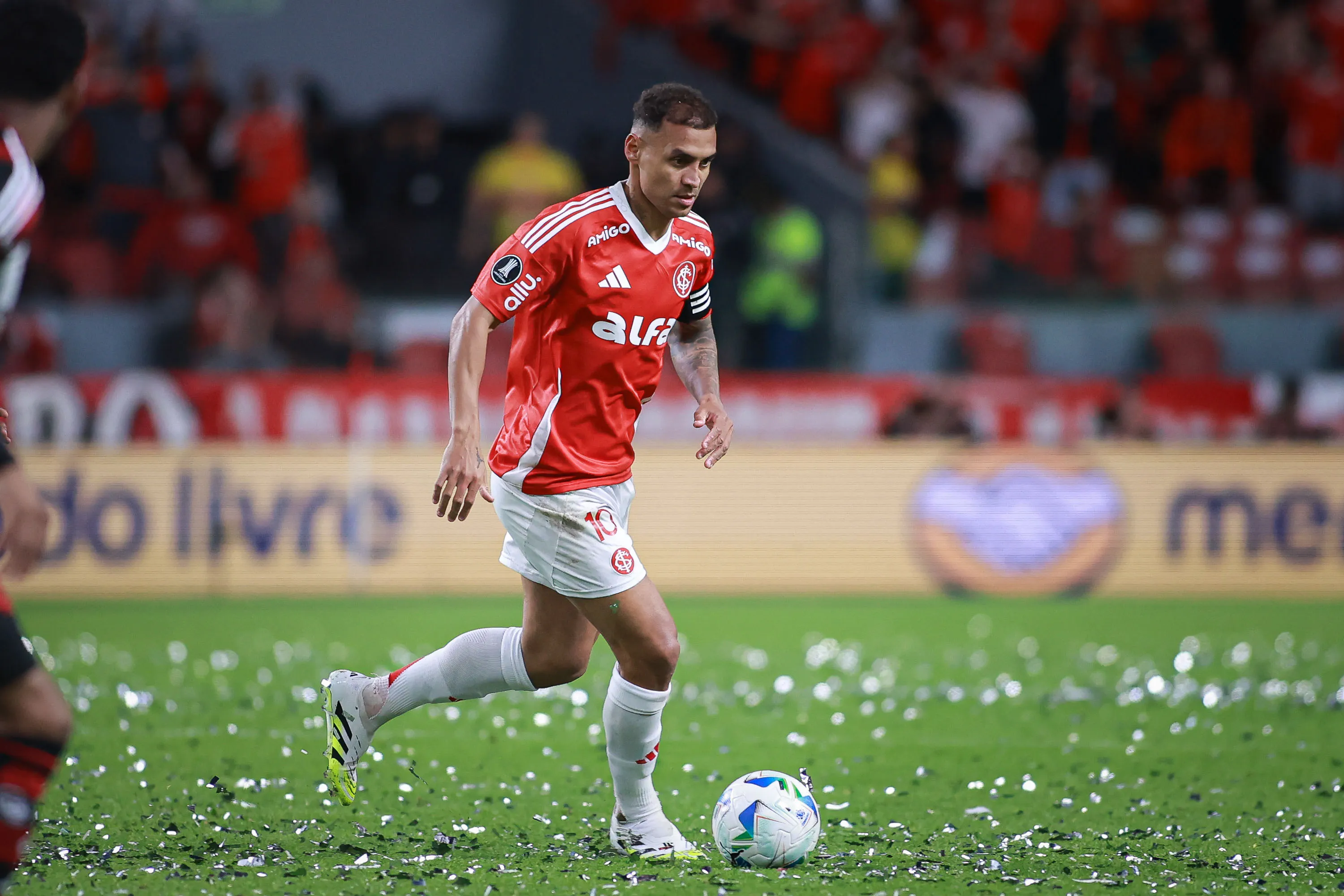 Alan Patrick jogador do Internacional durante partida contra o Flamengo no estadio Beira-Rio pelo campeonato Copa Libertadores 2025. Foto: Maxi Franzoi/AGIF
