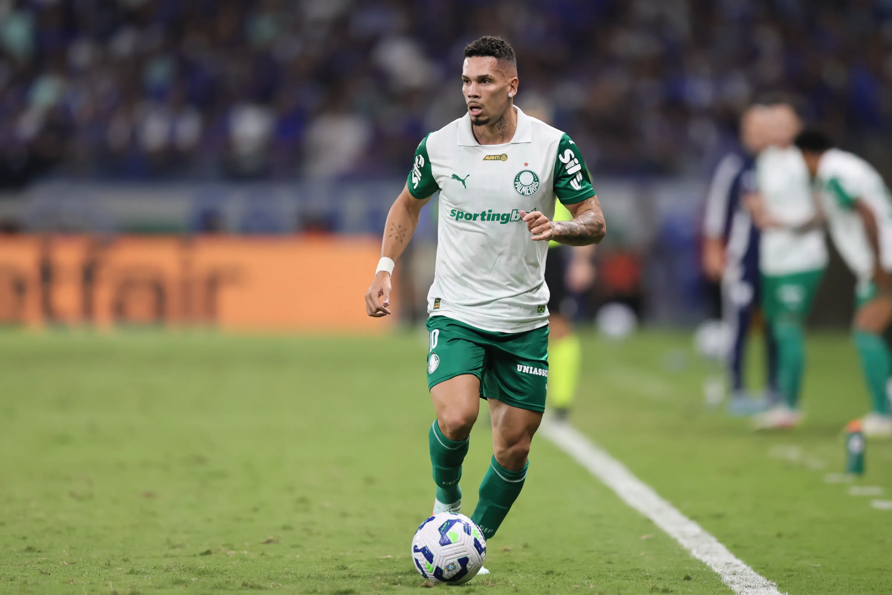 MG – BELO HORIZONTE – 01/06/2025 – BRASILEIRO A 2025, CRUZEIRO X PALMEIRAS – Paulinho jogador do Palmeiras durante partida contra o Cruzeiro no estadio Mineirao pelo campeonato Brasileiro A 2025. Foto: Gilson Lobo/AGIF