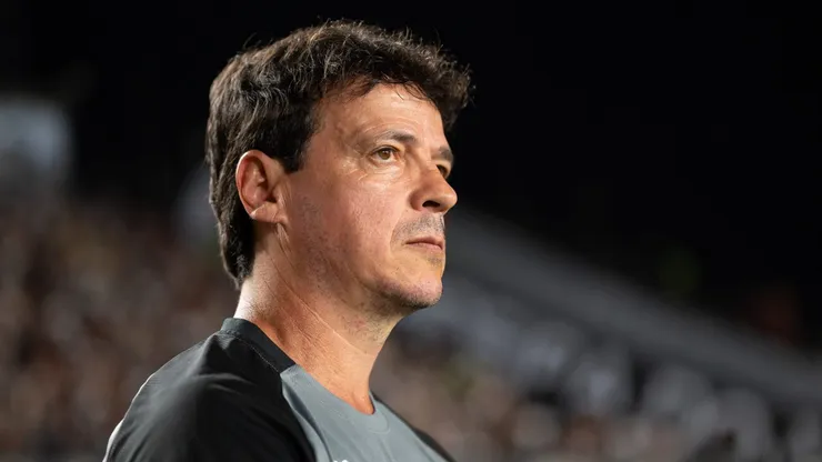 Fernando Diniz tecnico do Vasco durante partida contra o Internacional no estadio Sao Januario pelo campeonato Brasileiro A 2025. Foto: Jorge Rodrigues/AGIF