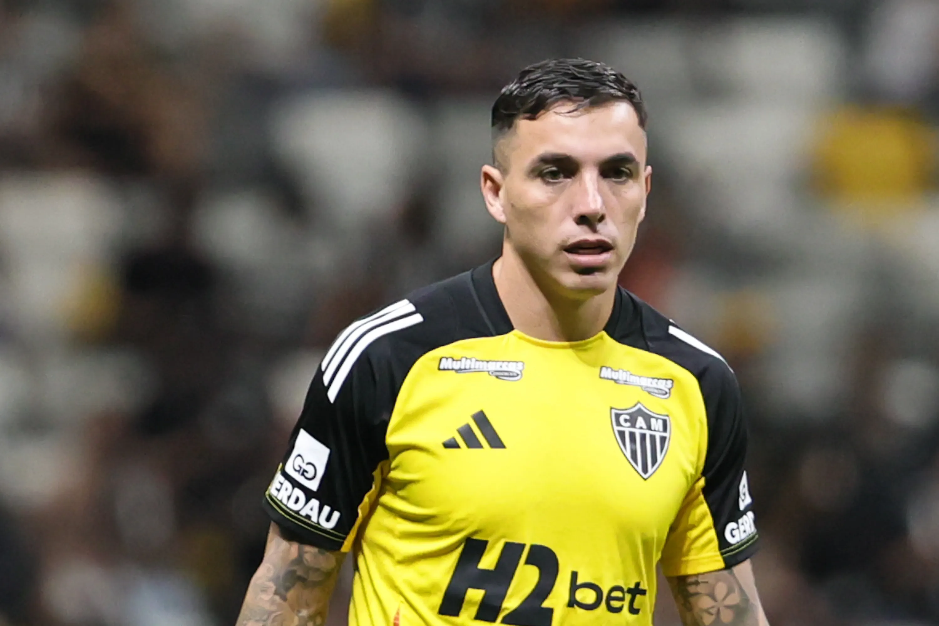 Saravia durante aquecimento antes da partida entre Atlético-MG e Cruzeiro no Campeonato Brasileiro de 2025. Foto: Gilson Lobo/AGIF