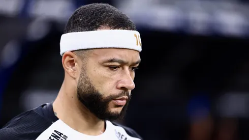 Memphis Depay em campo pelo Corinthians. Foto: Marcello Zambrana/AGIF