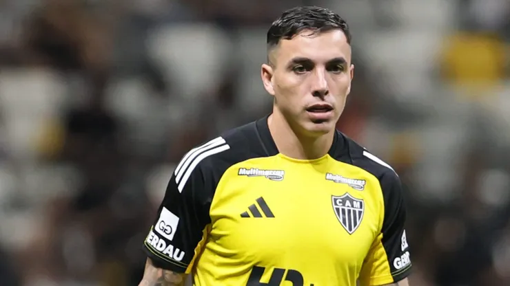 Saravia jogador do Atletico-MG durante aquecimento antes da partida contra o Cruzeiro no estadio Arena MRV pelo campeonato Brasileiro A 2025. Foto: Gilson Lobo/AGIF