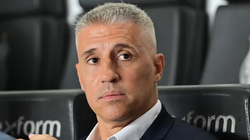 Hernan Crespo tecnico do Sao Paulo durante partida contra o Internacional no estadio Vila Belmiro pelo campeonato Brasileiro A 2025. Foto: Jota Erre/AGIF