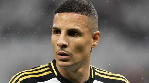 Guilherme Arana chegou ao Rio neste sábado para assinar com o Fluminense