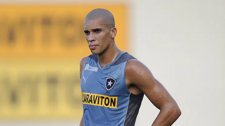 Dória quer voltar ao Botafogo para completar 100 jogos.
