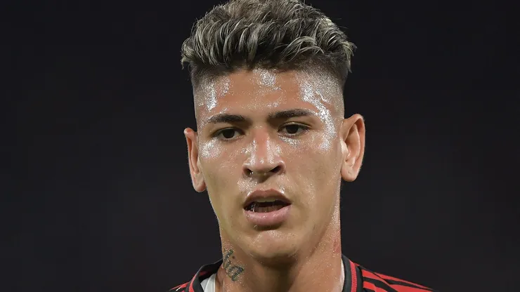 Flamengo bate o martelo e não vai negociar Carrascal