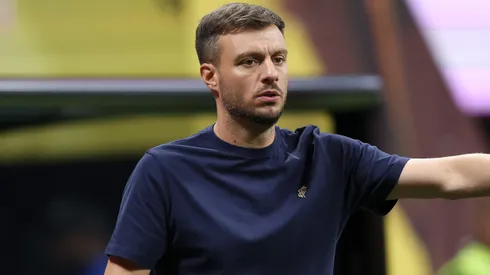 Martín Anselmi durante confronto entre Porto e Inter Miami no Super Mundial de 2025.