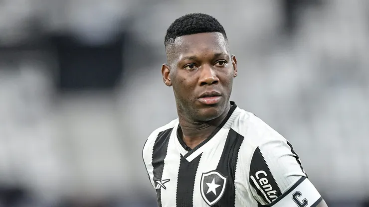 Patrick de Paula jogador do Botafogo durante partida contra o Bangu no estadio Engenhao pelo campeonato Carioca 2025. Foto: Thiago Ribeiro/AGIF