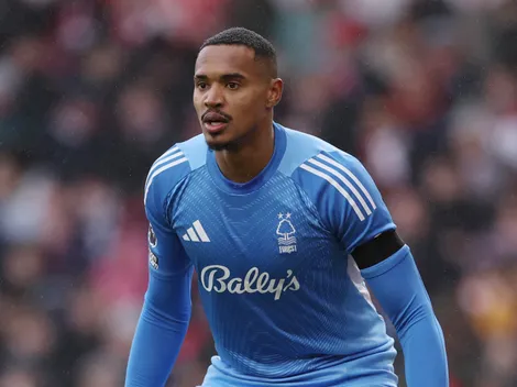 John, ex-Botafogo, comete falha em derrota do Nottingham Forest e sai de campo lesionado