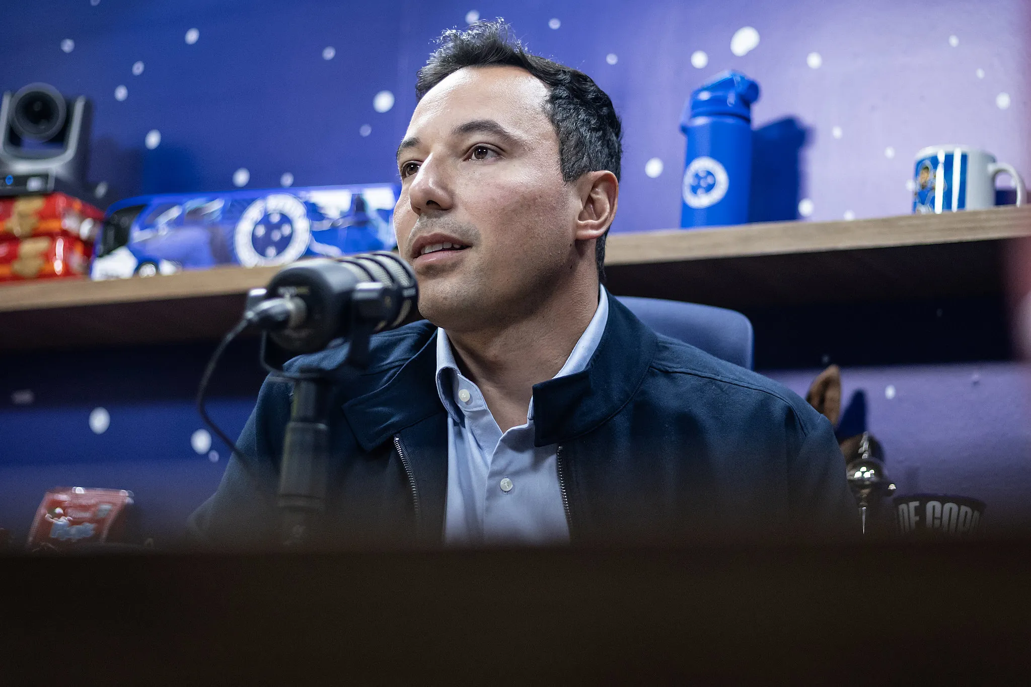 Foto: Gustavo Aleixo/Cruzeiro – Pedro Junio durante entrevista.