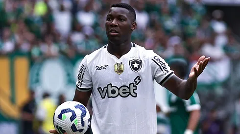 Patrick de Paula durante confronto entre Botafogo x Palmeiras no Brasileirão de 2025.