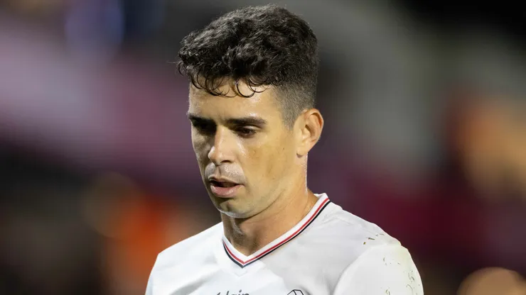 Oscar negocia rescisão com o São Paulo.