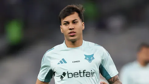 Kaio Jorge jogador do Cruzeiro durante aquecimento antes da partida contra o Internacional no estadio Mineirao pelo campeonato Brasileiro A 2025. Foto: Gilson Lobo/AGIF