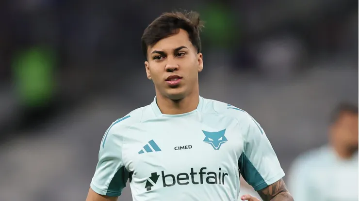 Kaio Jorge jogador do Cruzeiro durante aquecimento antes da partida contra o Internacional no estadio Mineirao pelo campeonato Brasileiro A 2025. Foto: Gilson Lobo/AGIF