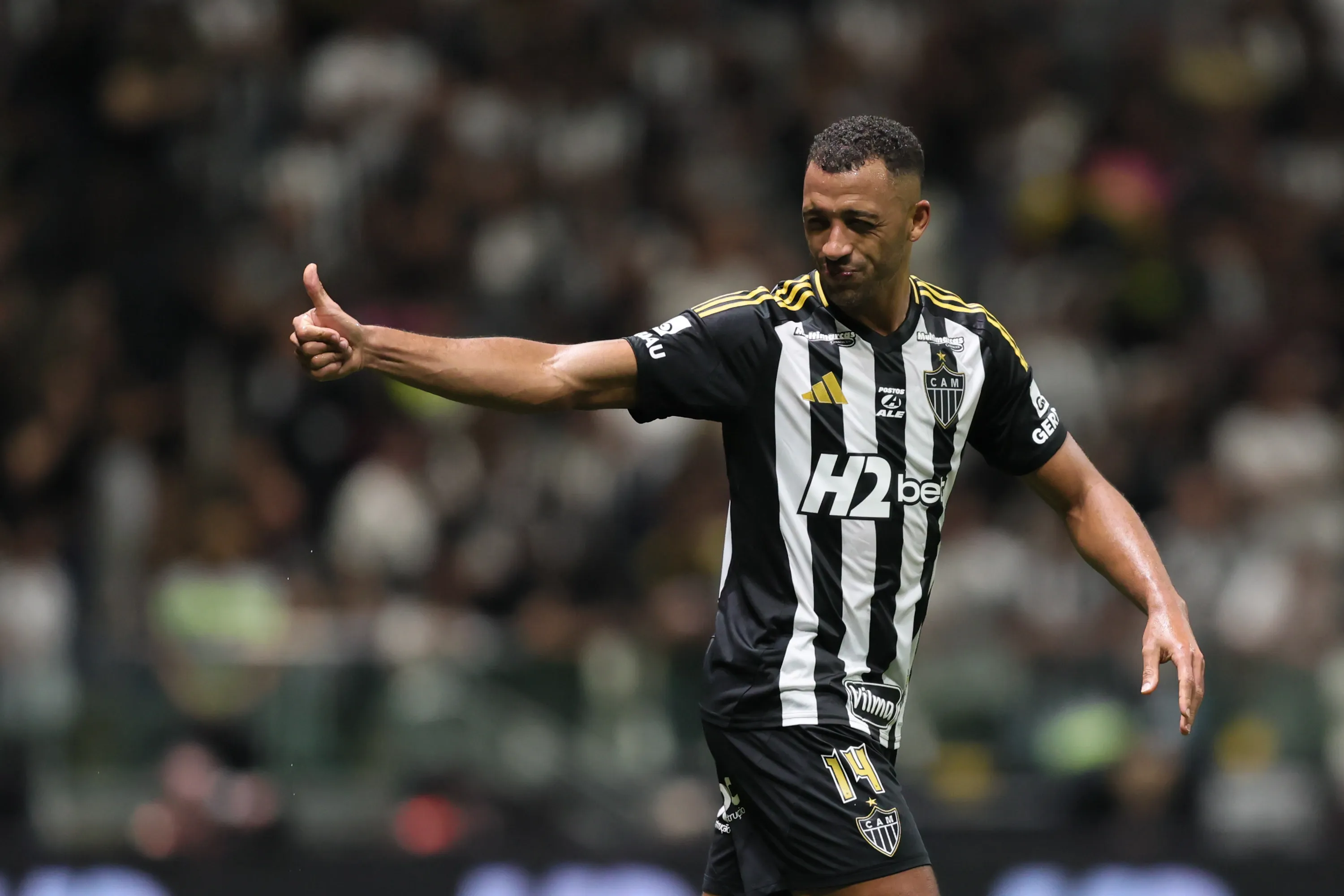 Vitor Hugo jogador do Atletico-MG comemora seu gol durante partida contra o Fortaleza no estadio Arena MRV pelo campeonato Brasileiro A 2025. Foto: Gilson Lobo/AGIF