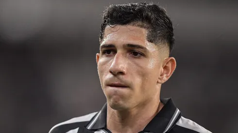 Savarino jogador do Botafogo durante partida contra o Mirassol no estadio Engenhao pelo campeonato Brasileiro A 2025. Foto: Thiago Ribeiro/AGIF