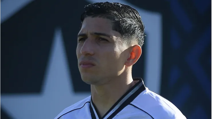 Savarino durante confronto contra o Vitória no Brasileirão de 2025.