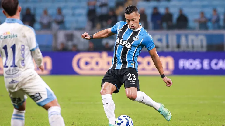 Marlon, lateral do Grêmio. Foto: Maxi Franzoi/AGIF