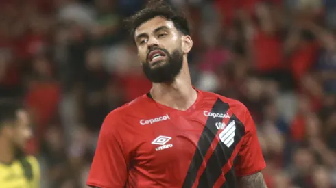 Mastriani jogador do Athletico-PR lamenta durante partida contra o FC Cascavel no estadio Arena da Baixada pelo campeonato Paranaense 2025. Foto: Gabriel Machado/AGIF