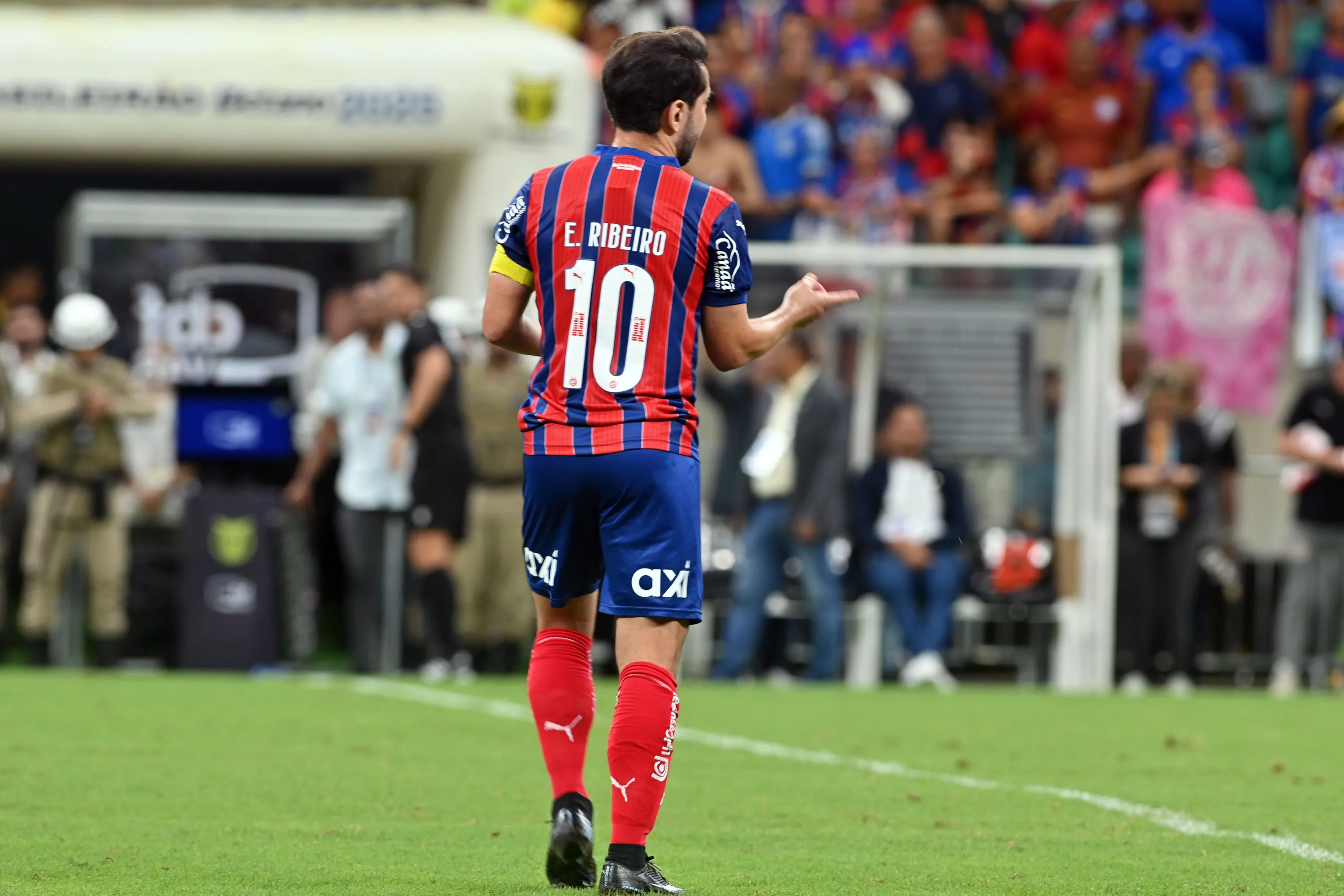 Everton Ribeiro jogador do Bahia durante partida contra o Bragantino no estadio Arena Fonte Nova pelo campeonato Brasileiro A 2025. Foto: Walmir Cirne/AGIF