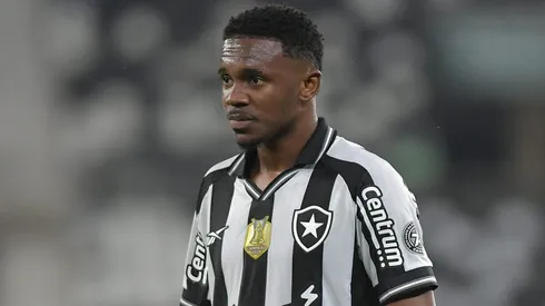 Jeffinho durante confronto contra o Sport no Brasileirão de 2025.