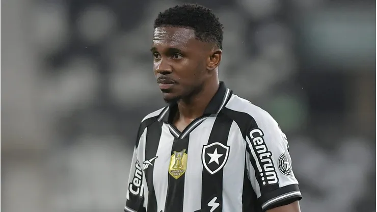 Jeffinho durante confronto contra o Sport no Brasileirão de 2025.