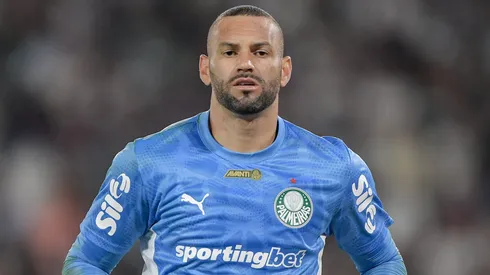 Weverton durante confronto contra o Fluminense no Brasileirão de 2025.