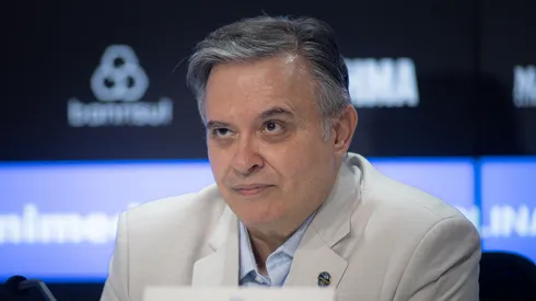 O dirigente Antonio Dutra Jr fala aos jornalistas durante apresentacao oficial de Luis Castro como tercnico do Gremio em coletiva de imprensa realizada no Arena do Gremio. Foto: Maxi Franzoi/AGIF