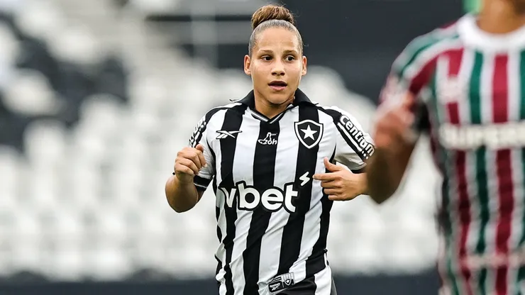 A jogadora tem passagens por gigantes do futebol carioca - Foto: Arthur Barreto/Botafogo