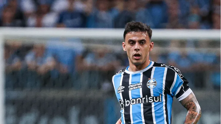 Carballo com a camisa do Grêmio