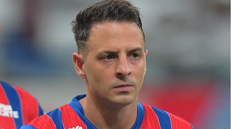 Santiago Arias durante confronto entre Bahia e Sport no Brasileirão de 2025.