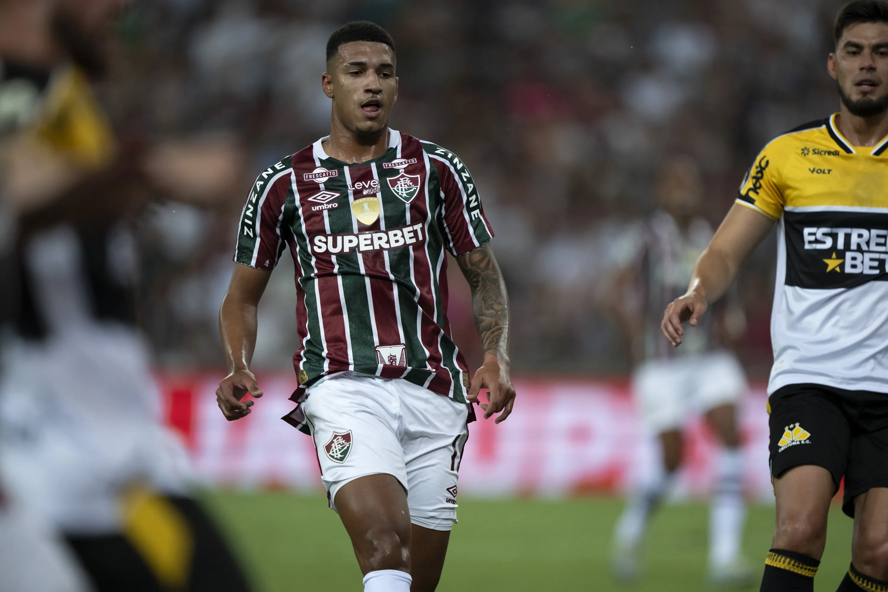 RJ – RIO DE JANEIRO – 26/11/2024 – BRASILEIRO A 2024, FLUMINENSE X CRICIUMA – Kaua Elias jogador do Fluminense durante partida contra o Criciuma no estadio Maracana pelo campeonato Brasileiro A 2024. Foto: Jorge Rodrigues/AGIF