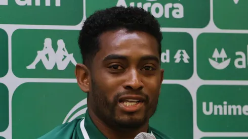 Marcos Vinícius em apresentação pela Chapecoense. Foto: Divulgação/Chapecoense