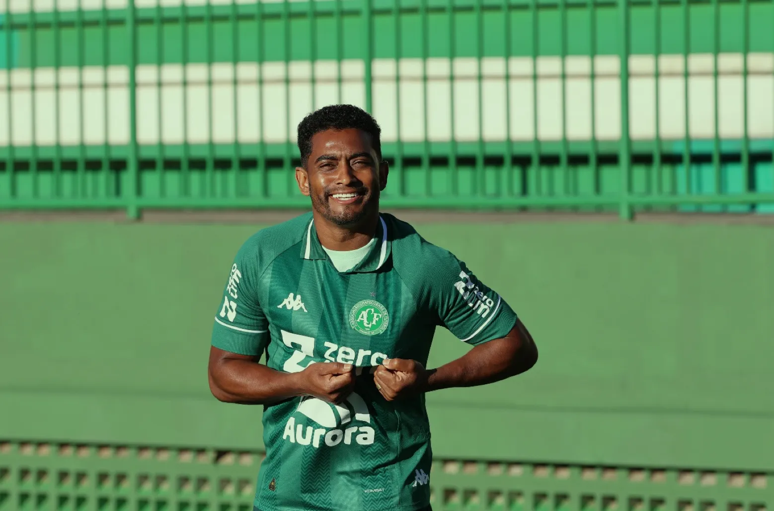 Marcos Vinícius é apresentado na Chapecoense. Foto: Divulgação/Chapecoense