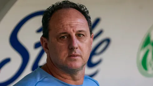 Rogério Ceni durante confronto contra o Juventude no Brasileirão de 2025.