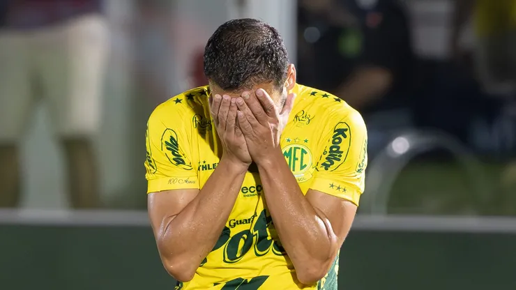 Yago Felipe jogador do Mirassol lamenta durante partida contra o Atletico-MG no estadio Jose Maria de Campos Maia pelo campeonato Brasileiro A 2025. Foto: Joisel Amaral/AGIF