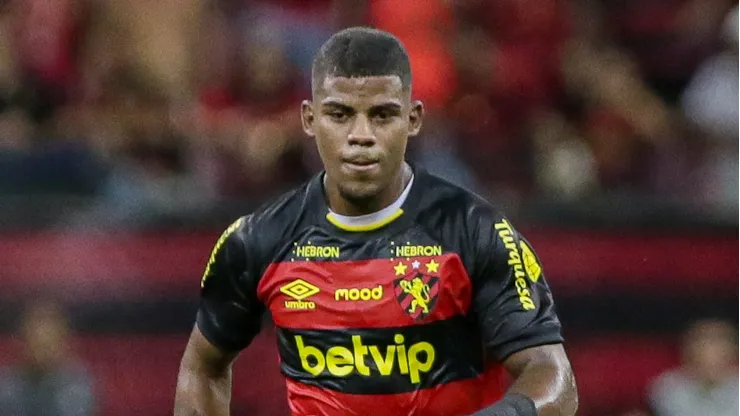 Fabio Matheus jogador do Sport durante partida contra o Nautico no estadio Arena Pernambuco pelo campeonato Pernambucano 2024. Foto: Rafael Vieira/AGIF